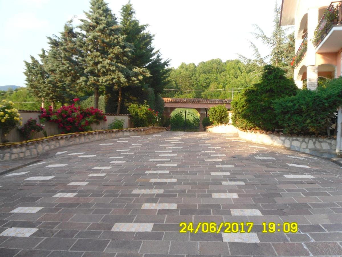 Bed And Breakfast Emilia Cagnano Amiterno Exterior foto