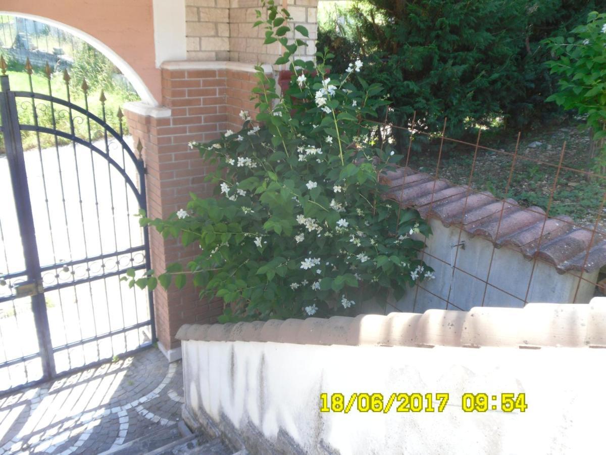 Bed And Breakfast Emilia Cagnano Amiterno Exterior foto